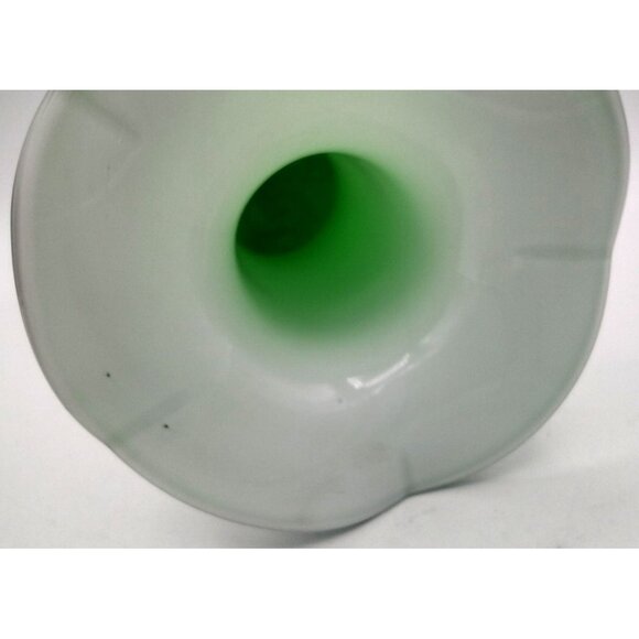 Green Glass Cased Flower Vase Ruffle Edge Trim Handmade 6.5 Inches Vintage - Picture 12 of 13